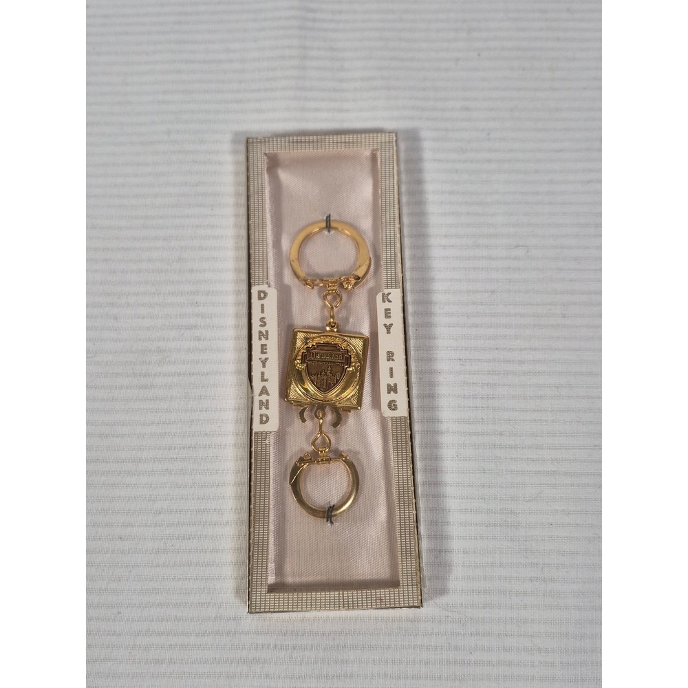 Vintage Disneyland Gold Tone Castle Shield Key Ring Original Packaging Disneyana